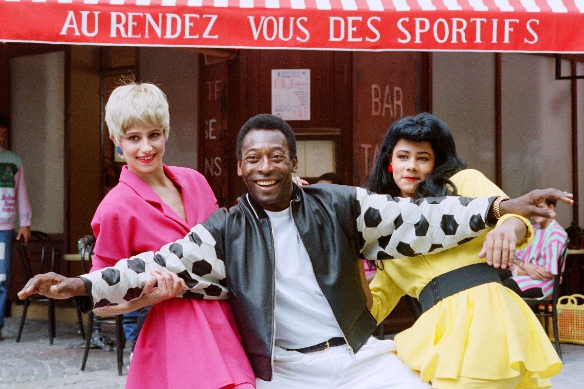 Pelé és két modell egy 1987-es párizsi reklámforgatáson