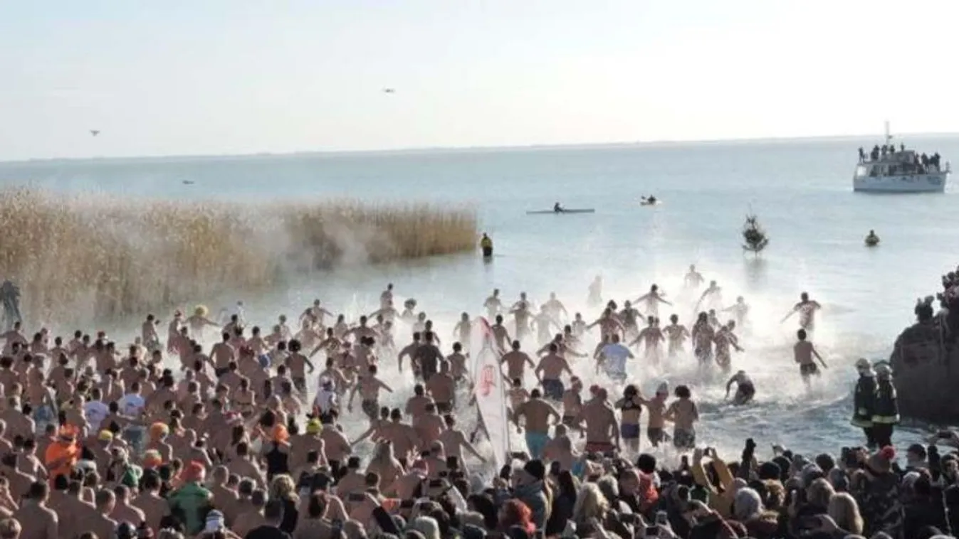Újévi csobbanás a Balatonban: Ismét megrendezik a fogvacogtató versenyt