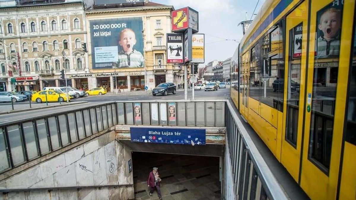 Közel 100 km/órával gázolt gyalogost a Blaha Lujza téren egy motoros, ő halt bele