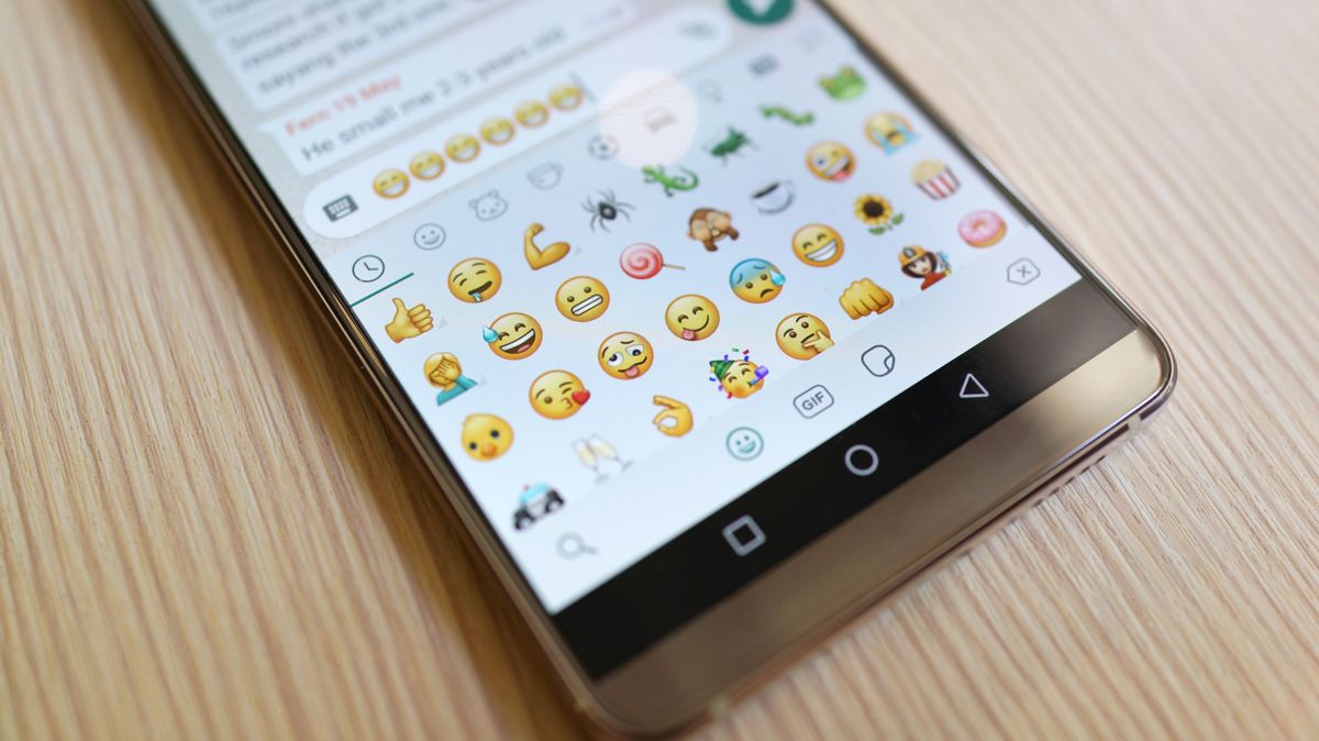 emoji, üzenet, messenger, mobiltelefon, okostelefon, Shutterstock