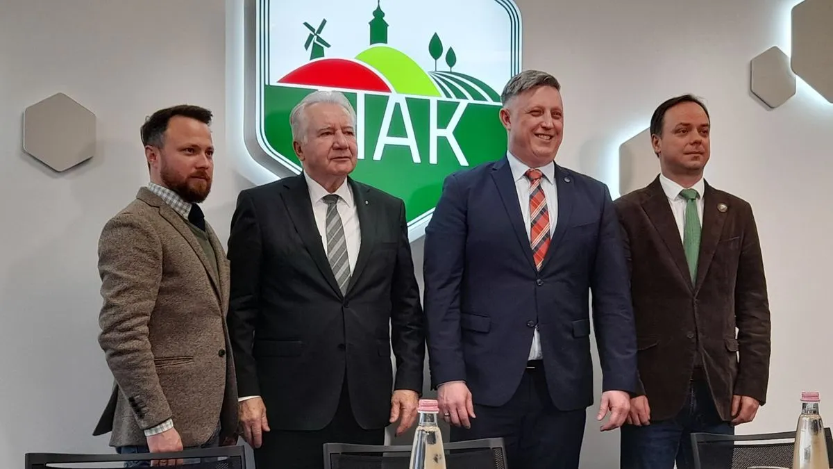 Szél István és Jakab István (Magosz), Győrffy Balázs (NAK) és Nyitrai Zsolt (miniszterelnöki főtanácsadó)