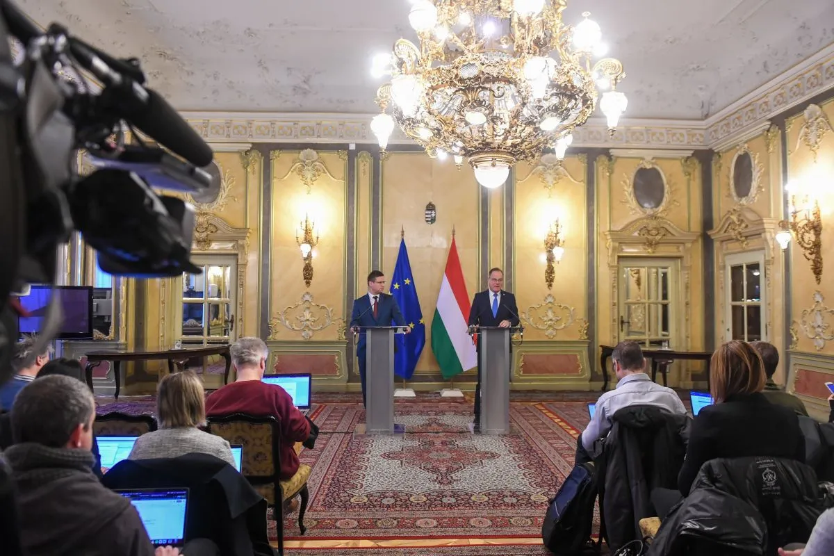 GULYÁS Gergely; NAVRACSICS Tibor