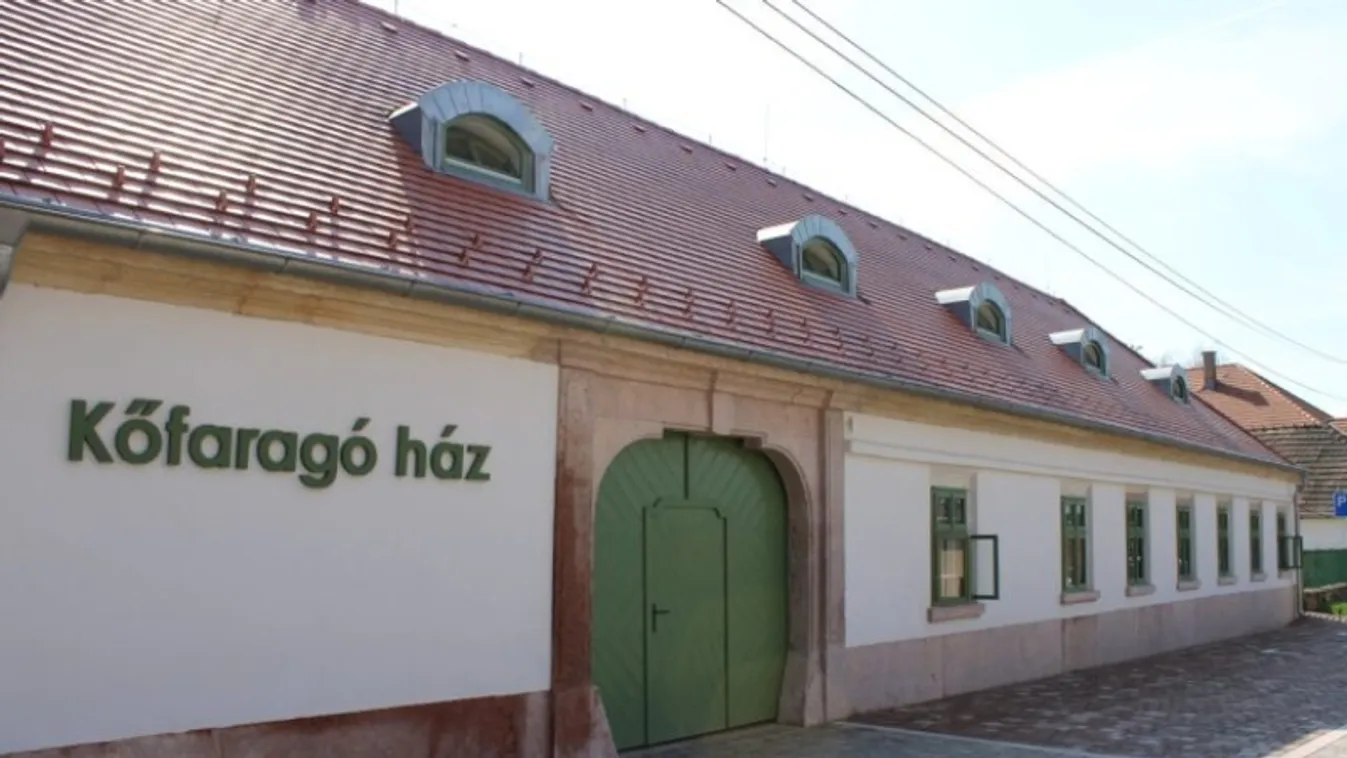 Az Esterházyak kőfaragóinak háza megújulva várja a látogatókat Tatán