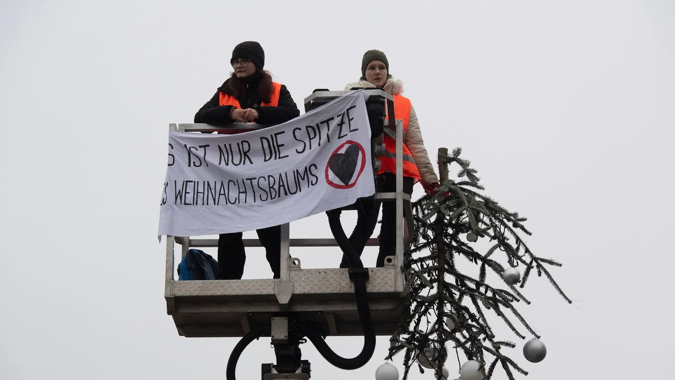 Megcsonkították Berlin karácsonyfájának tetejét