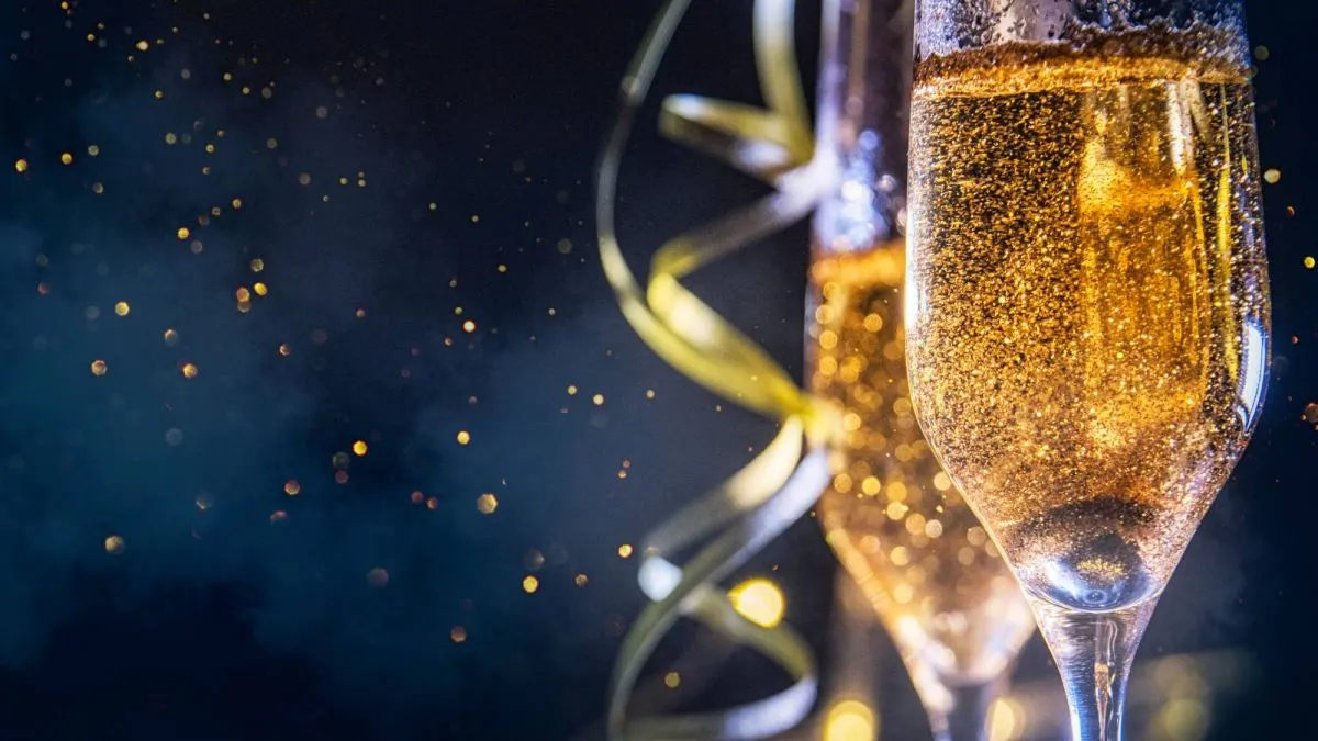évvége, szilveszter, szilveszteri buli, pezsgő, Shutterstock, újév