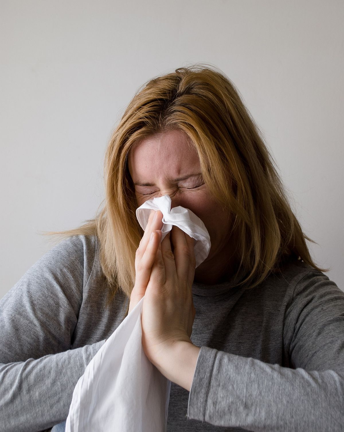 Nő, orrfújás, betegség, nátha, influenza