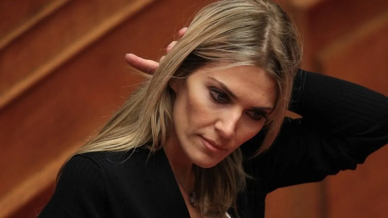 Dagad az EP-s korrupciós botrány: 6 ház, 3 autó és 200 millió Eva Kaili bankszámláján