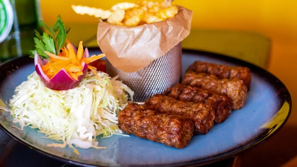 Retro,Plate,Of,Romanian,Traditional,Mititei,With,French,Fries,And