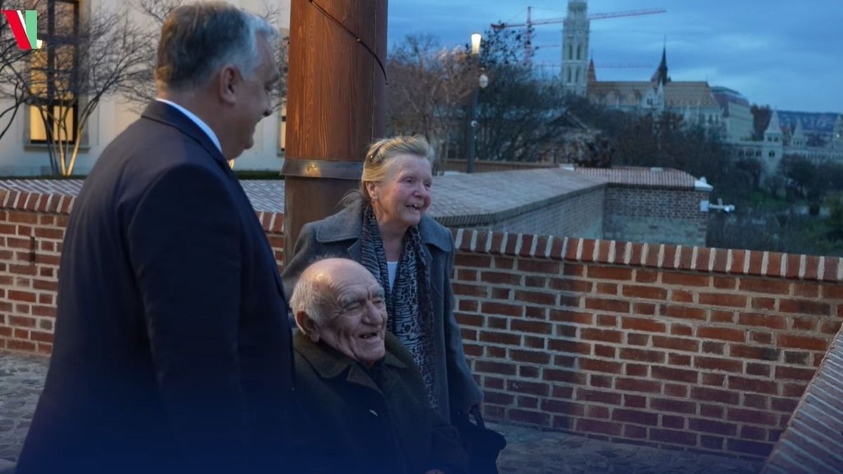 Orbán Viktor személyesen fogadott egy idős házaspárt