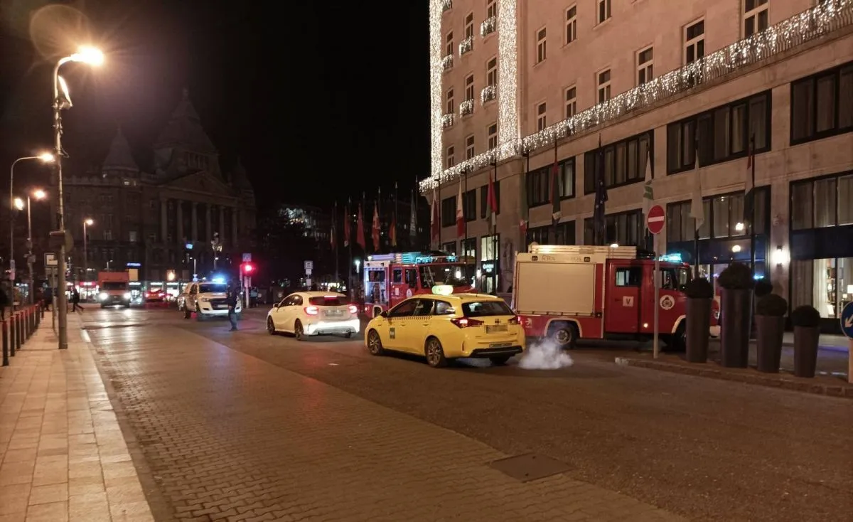 M1 metró tűz, Deák Ferenc tér, 2022. december 13., Fotó: Bors