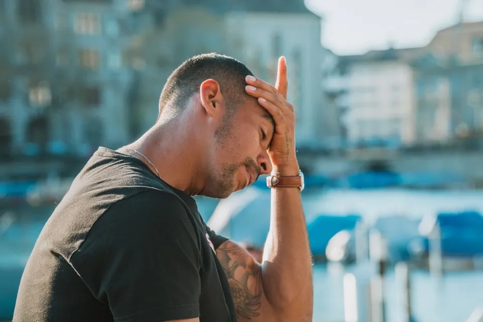 fejfájás, fronthatás illusztráció