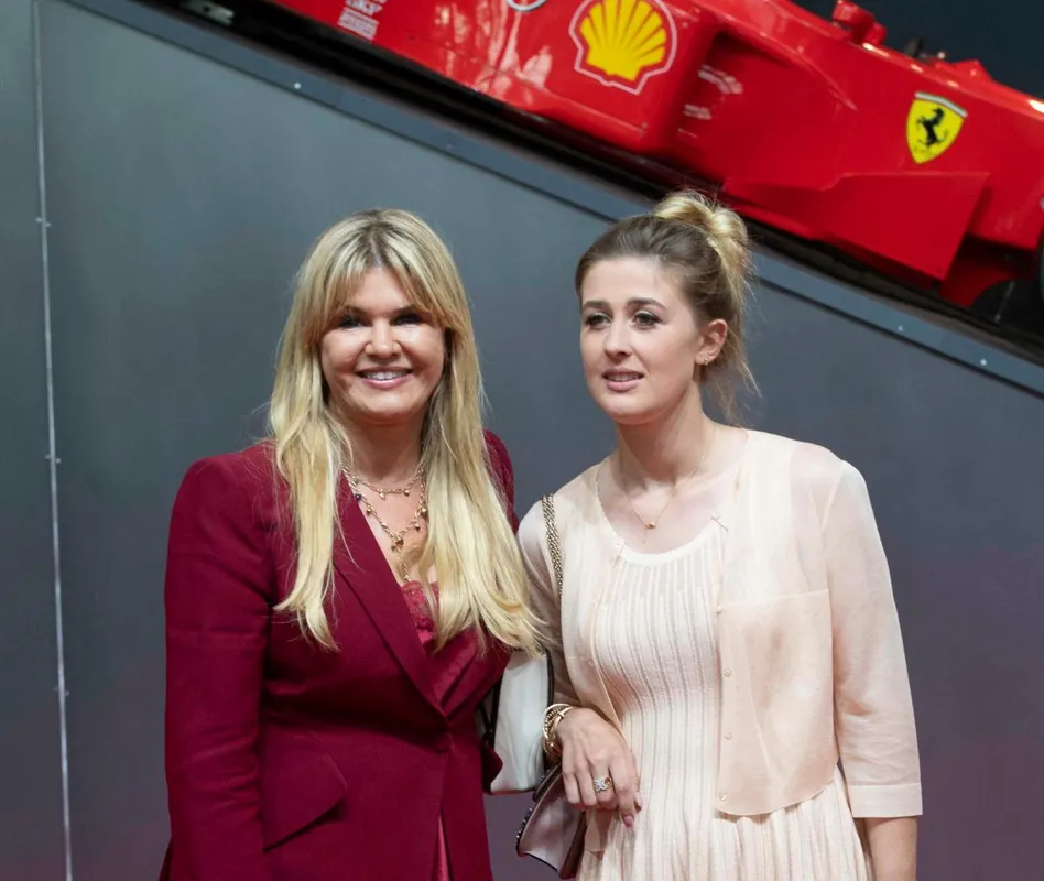 Corinna Schumacher (balra) és Gina Schumacher (Gina-Marie Schumacher) AFP