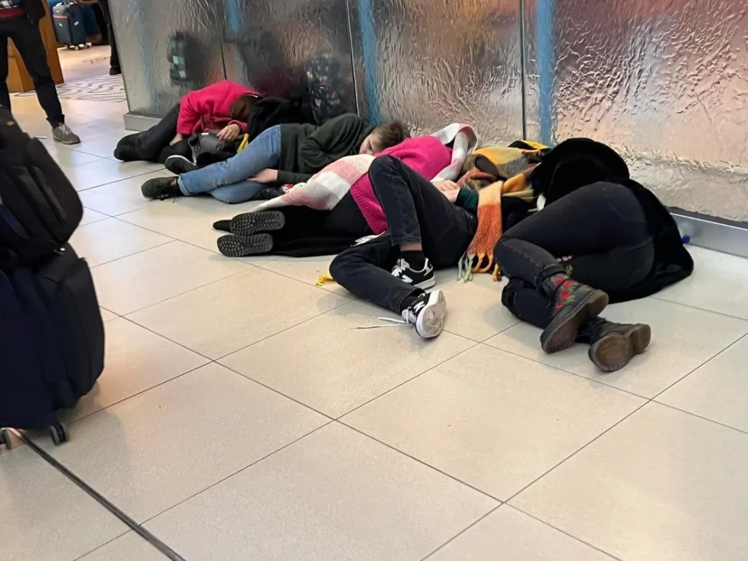 Ryanair, Budapest, London, repülőtér, utasok, 