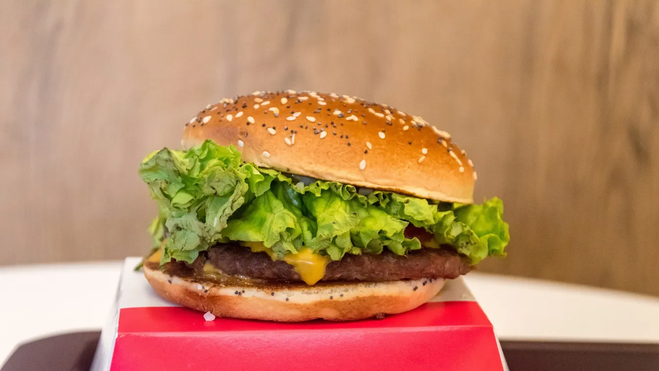 Közel 50 000 forintért árulják online az utolsó boszniai McDonald's-hamburgert