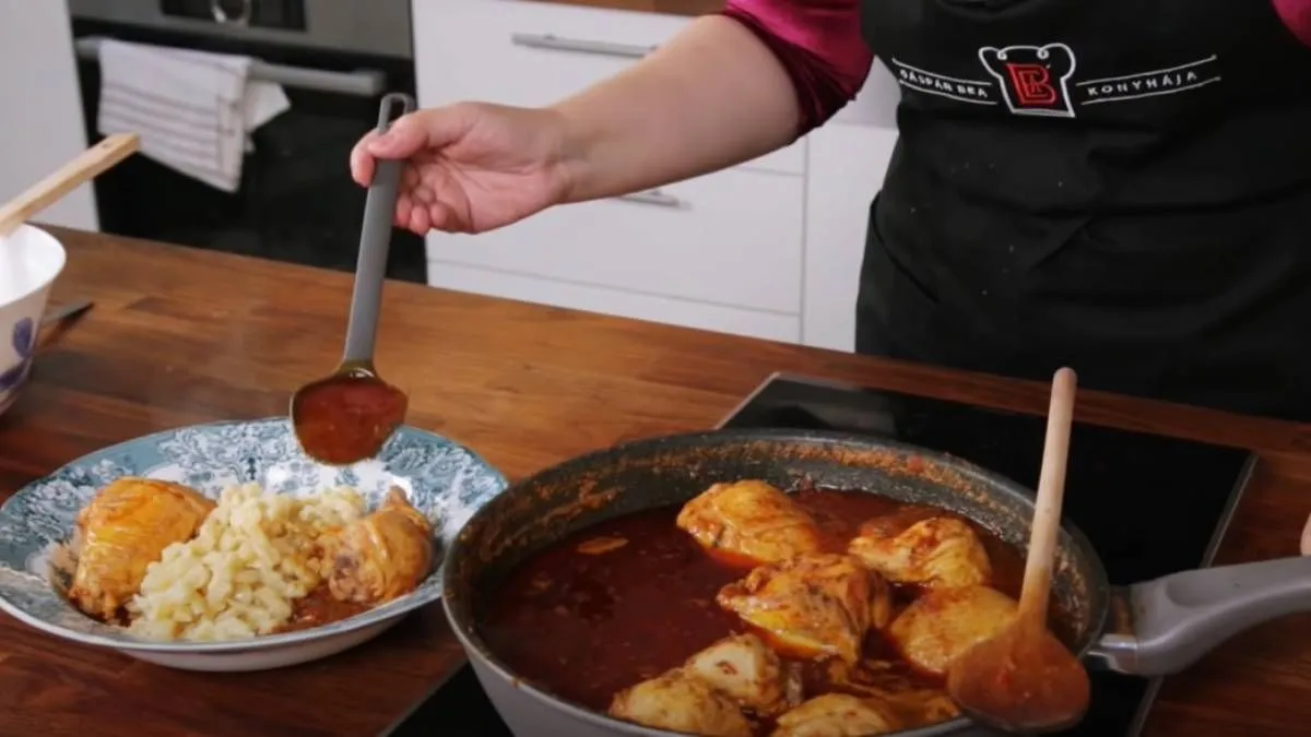 pörkölt, csirkepörkölt, Gáspár Bea csirkepörkölt recept, Mindmegette videó, YouTube