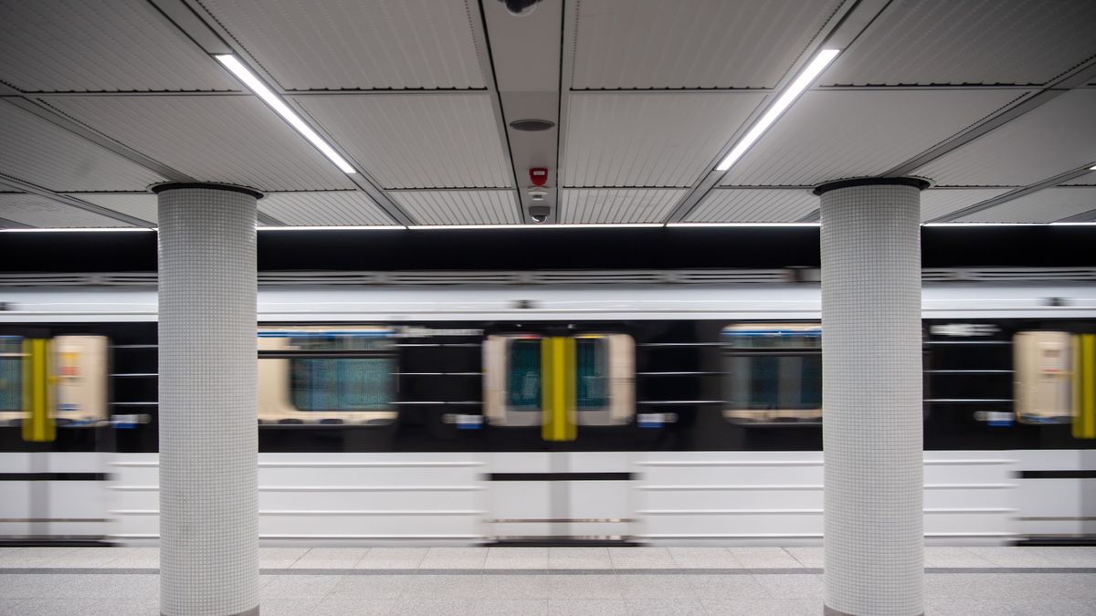 Szelektív kukákhoz hasonlítják a megújult Deák téri metrómegállót - fotók