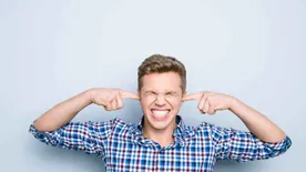 A szilveszter utáni fülzúgás a halláskárosodás jele?