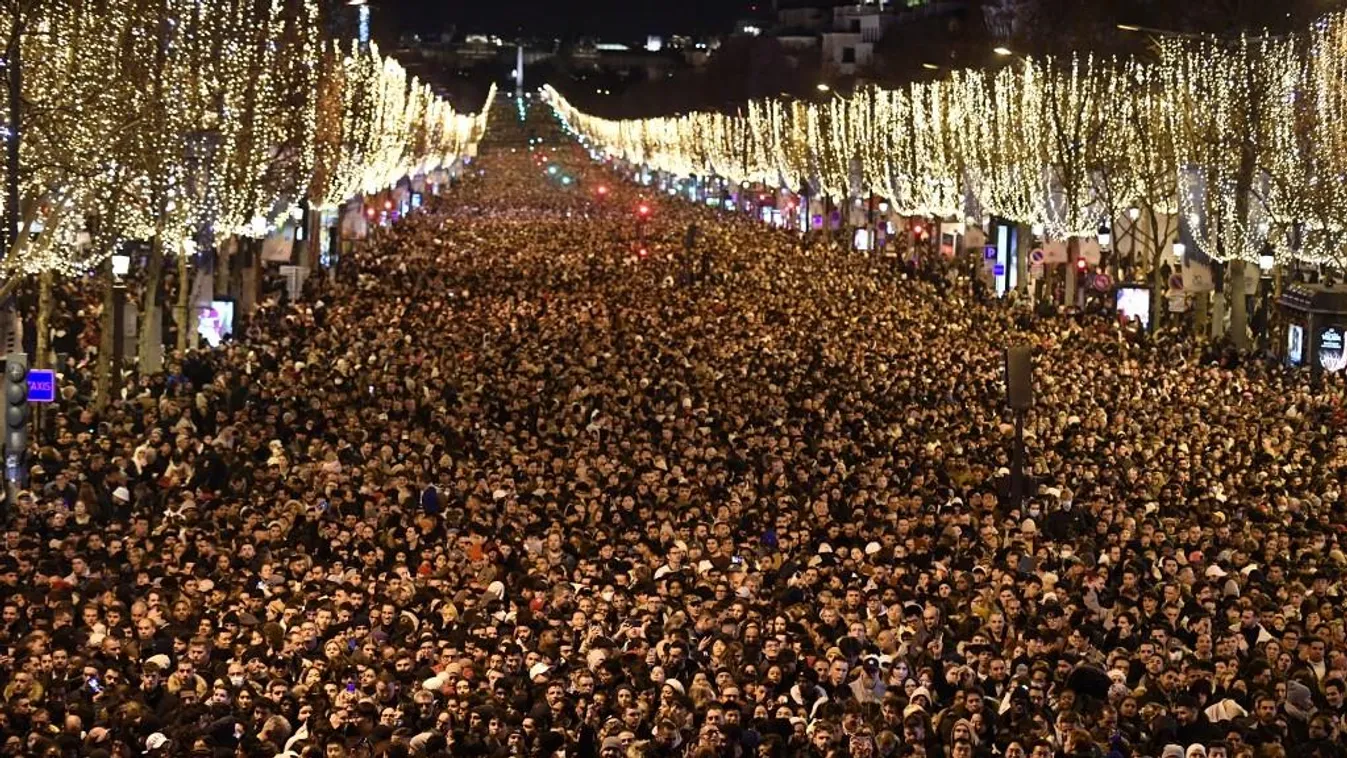 Drámai pillanatok Szilveszterkor: elsüllyedt szórakozóhely Belgrádban, tömegek Párizsban