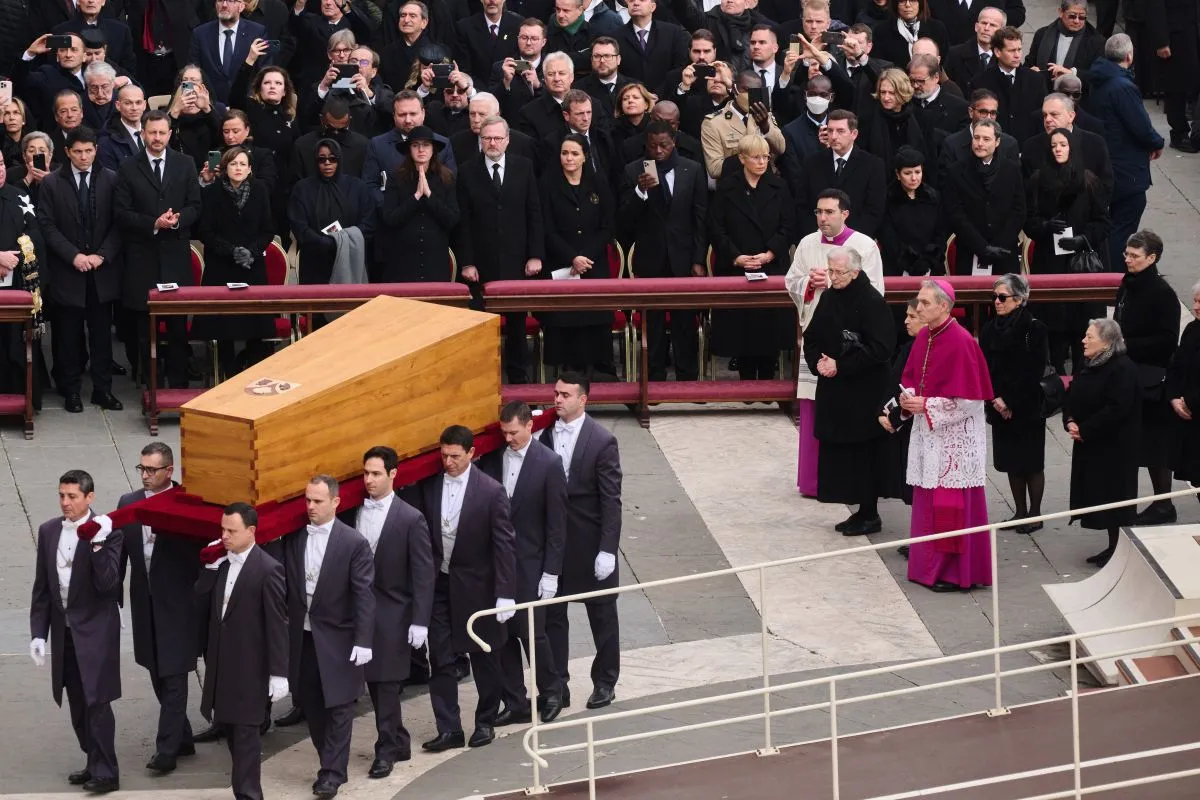NOVÁK Katalin; XVI. BENEDEK