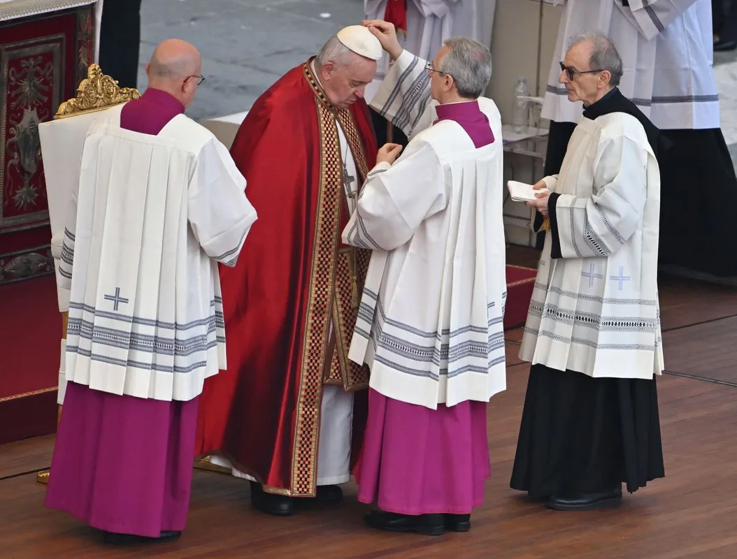 XVI. BENEDEK; FERENC pápa