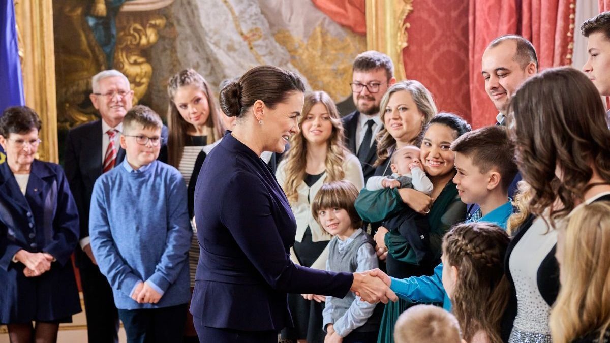 Kiderült, kikkel koccintott szilveszterkor Novák Katalin