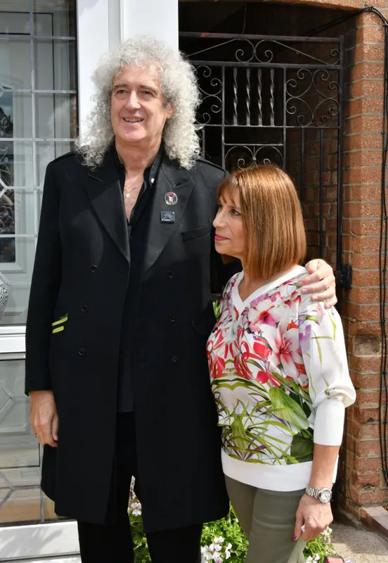 Kashmira Cooke, Freddie Mercury húga és Brian May, a Queen gitárosa, Northfoto