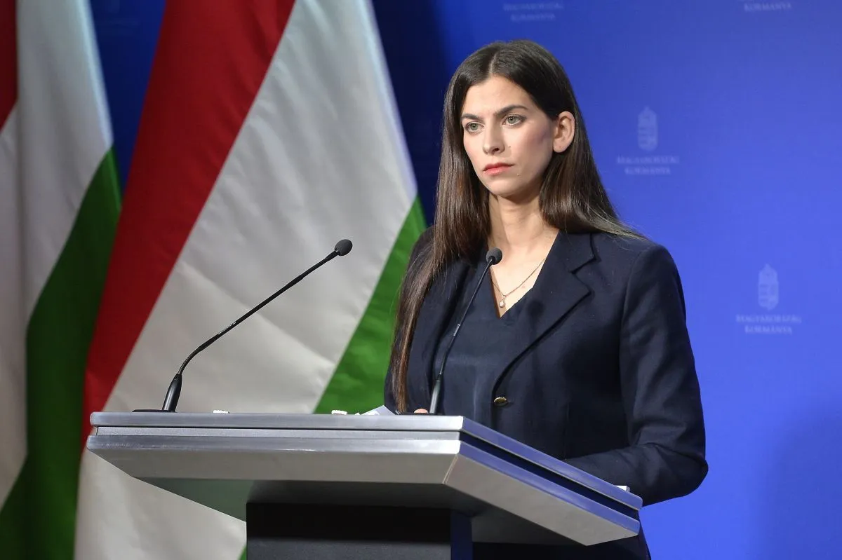 SZENTKIRÁLYI Alexandra