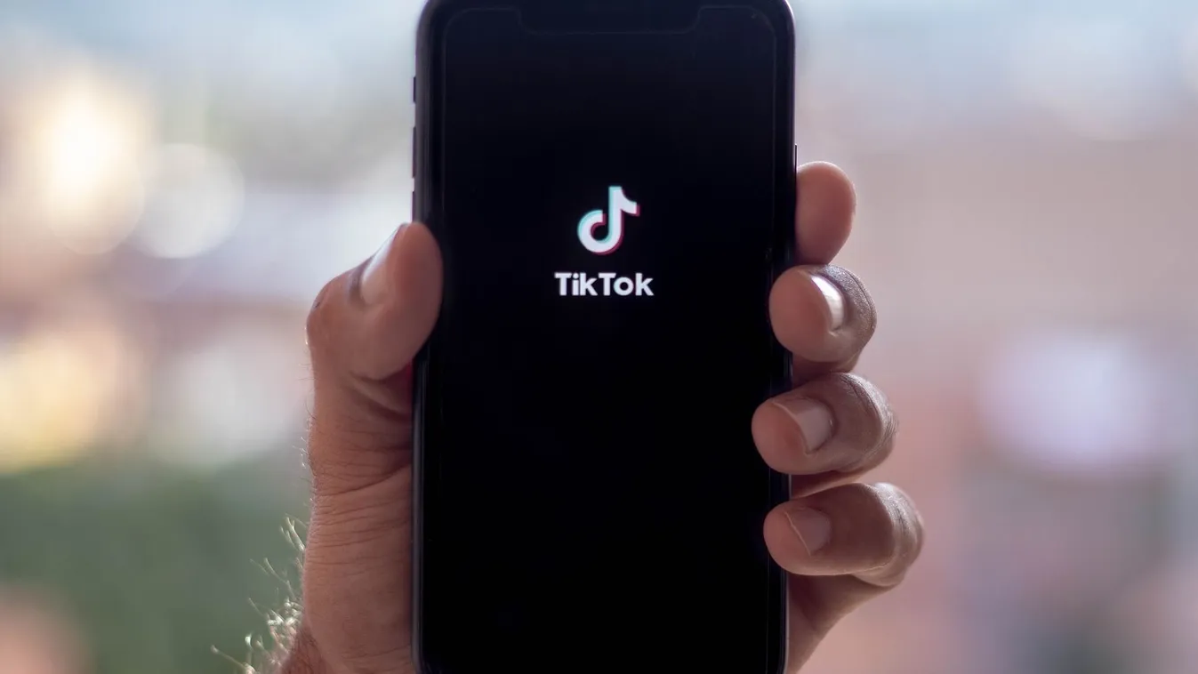Döntött a kormány: betiltotta a TikTok használatát