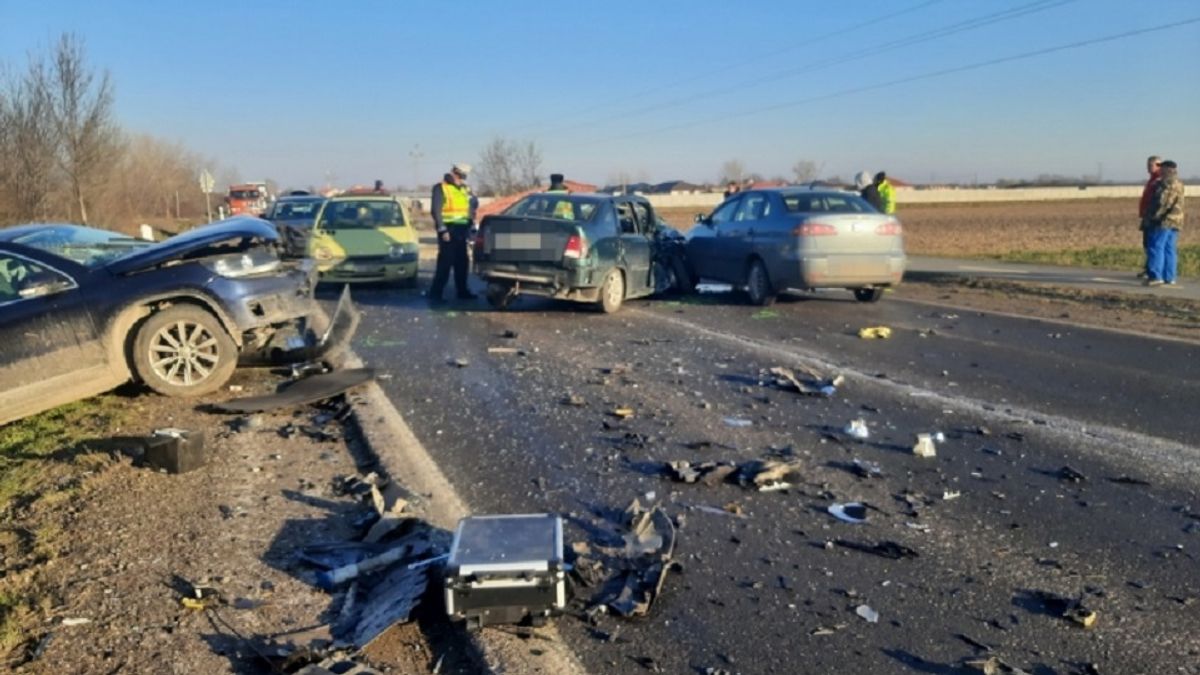 Drámai helyszíni fotókat kaptunk a 3-as főúti balesetről