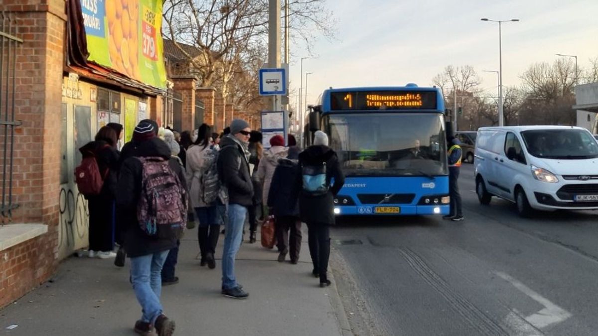 Nagy a káosz hétfő reggel, pótlóbusz jár az 1-es villamos helyett