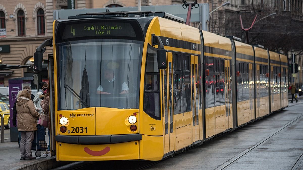 A rendőrök a lakosság segítségét kéri: Ismeretlen holttest találtak a 3-as villamoson