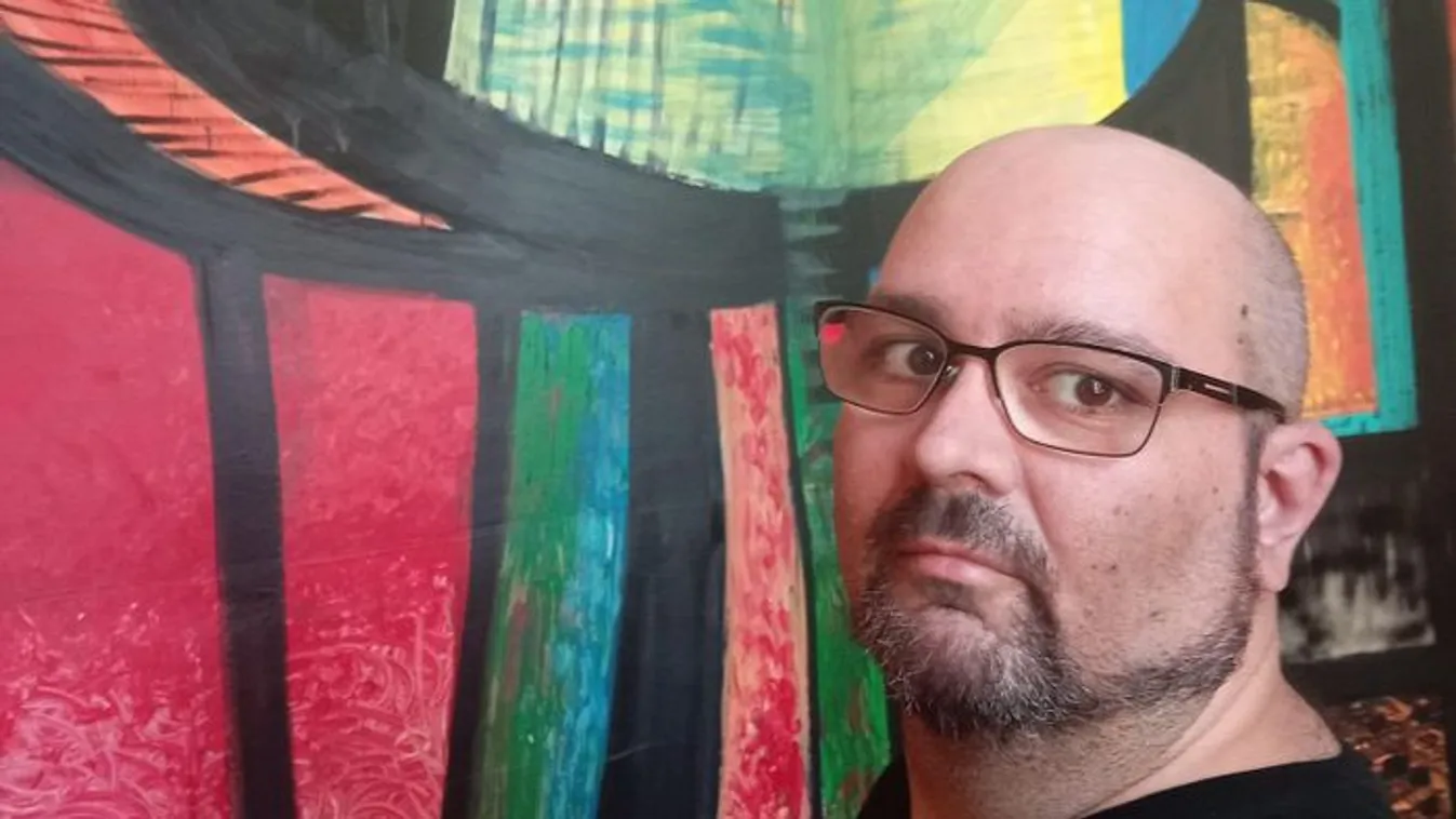 Újabb döbbenetes videó került elő a diákokkal szexelő tanárról