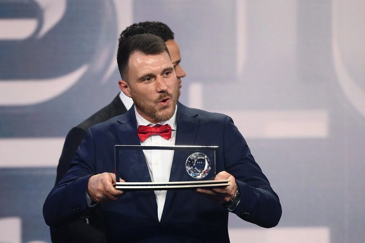 Oleksy a Puskás-díjjal a FIFA párizsi gáláján