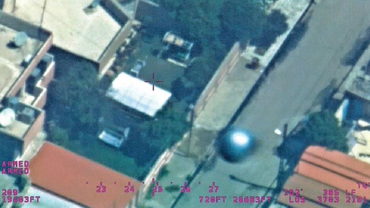 Elképesztő felvételek: Gömb alakú Ufók tűntek fel a katonai gépek mellett