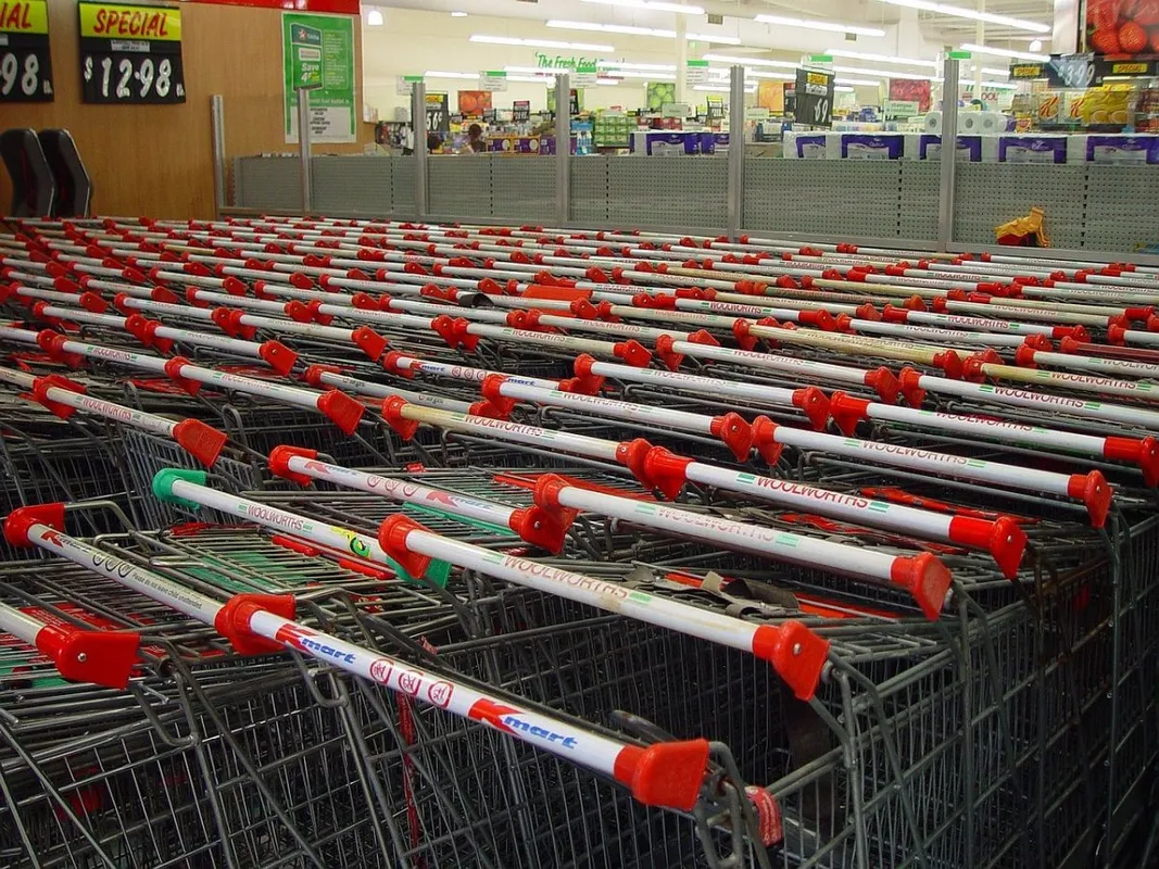 Szupermarket bolt bevásárlókocsi