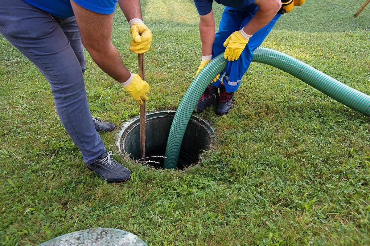 Emptying,Household,Septic,Tank.,Cleaning,And,Unblocking,Clogged,Drain,With