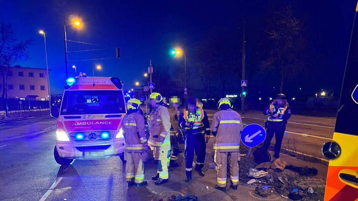 Újabb gázolás történt Budapesten, küzdenek a mentők - helyszíni fotók