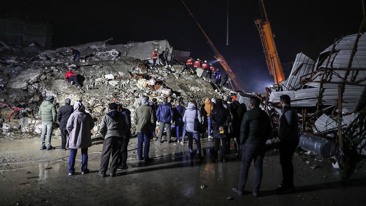 Magyar mentőcsapatok is segítik a török földrengés túlélőinek menekítését
