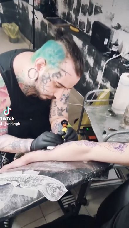 Vígh Kristóf tetoválóművész Facebook