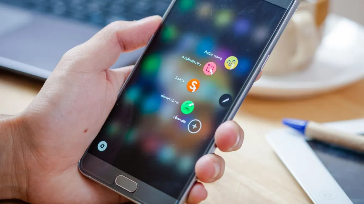 telefon, okostelefon, mobiltelefon, Shutterstock illusztráció