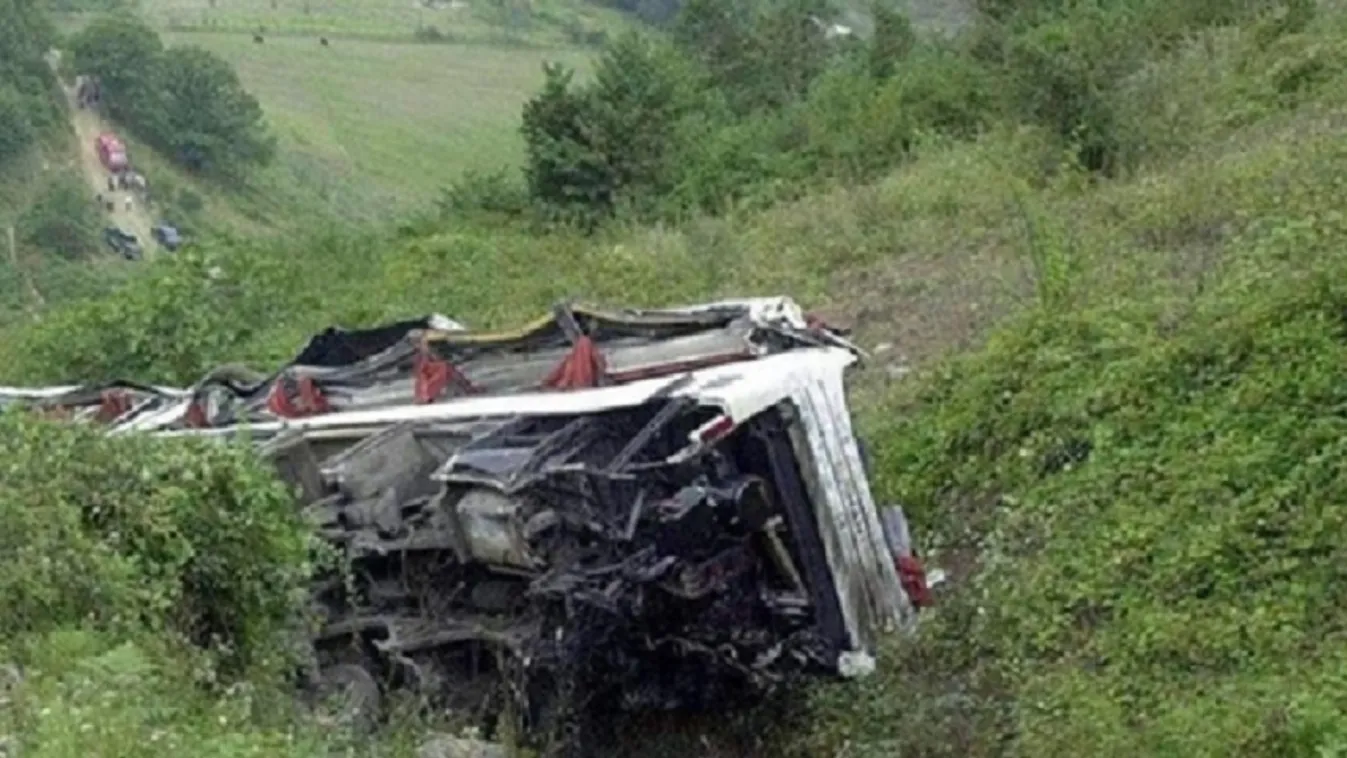 Defektet kapott egy busz: 25 ember meghalt, sok a sérült