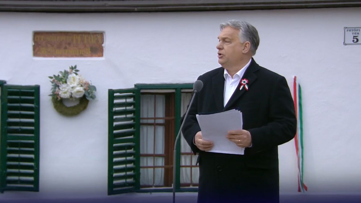 Orbán Viktor: Sosem fogjuk megengedni, hogy a szabadság zászlaját kicsavarják a magyarok kezéből!