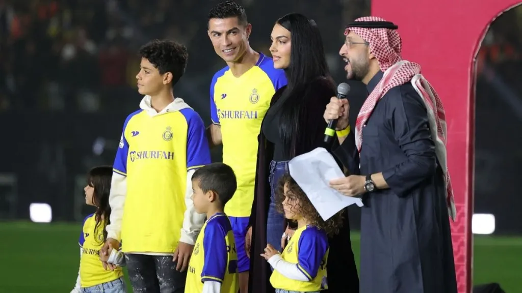 Cristiano Ronaldo és Georgina cseperedő kisgyerekeit verik az iskolatársaik Szaúd-Arábiában