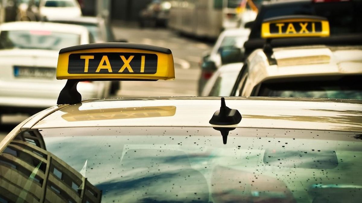 Brutális taxis támadás: a nőre hallgatott a sofőr, férje ütni-verni kezdte - videó