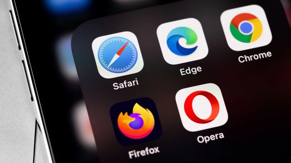 böngésző, böngészők, Chrome, Safari, Edge, Firefox, Opera, Shutterstock illusztráció