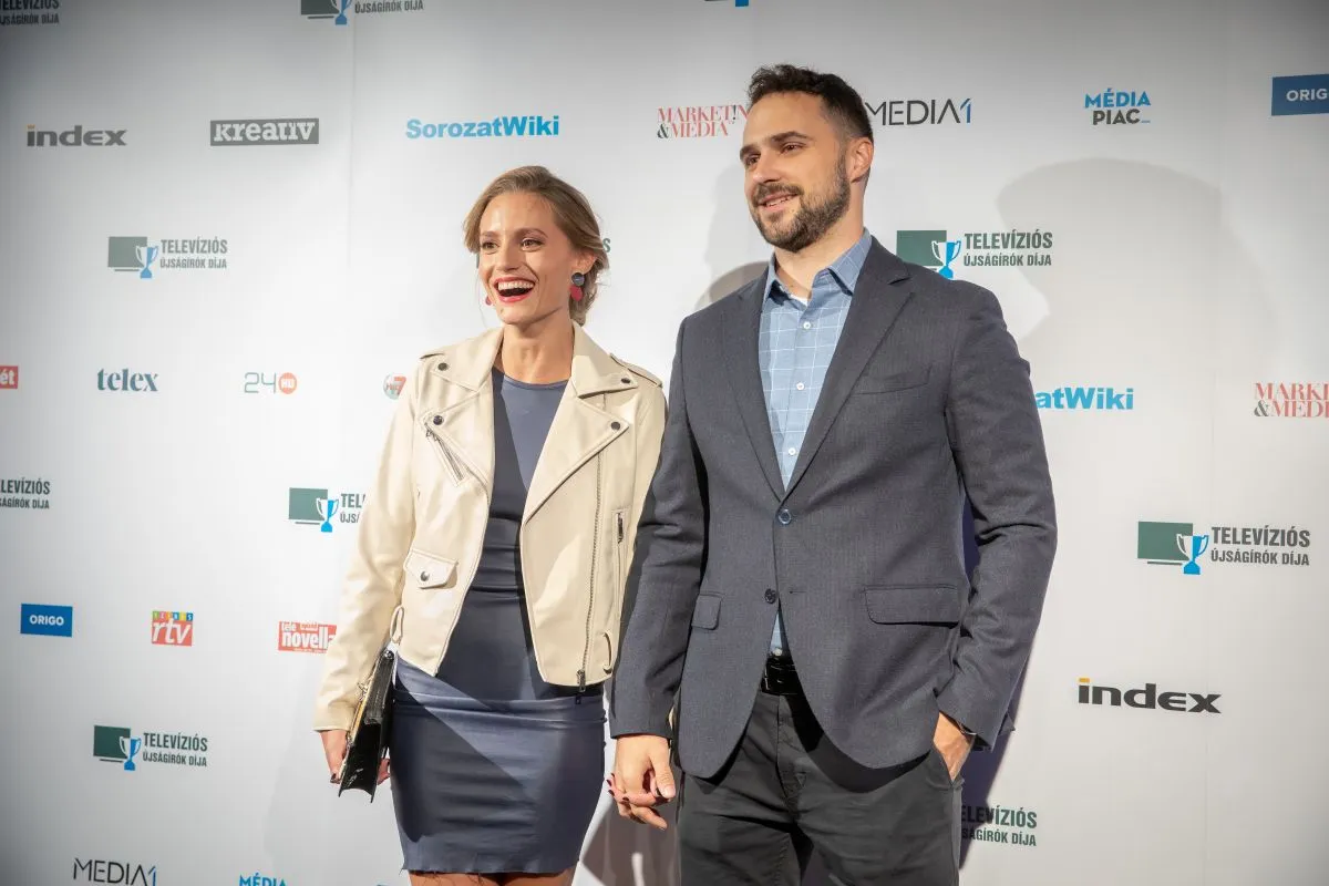 20210908 Budapest
A Budapest Music Centerben (BMC) átadták a Televíziós Újságírók 2020-as Díjait.
fotó: Móricz István (MO)
Bors
képen: Sztarenki Dóra és párja