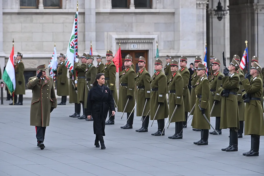 RUSZIN-SZENDI Romulusz; NOVÁK Katalin
