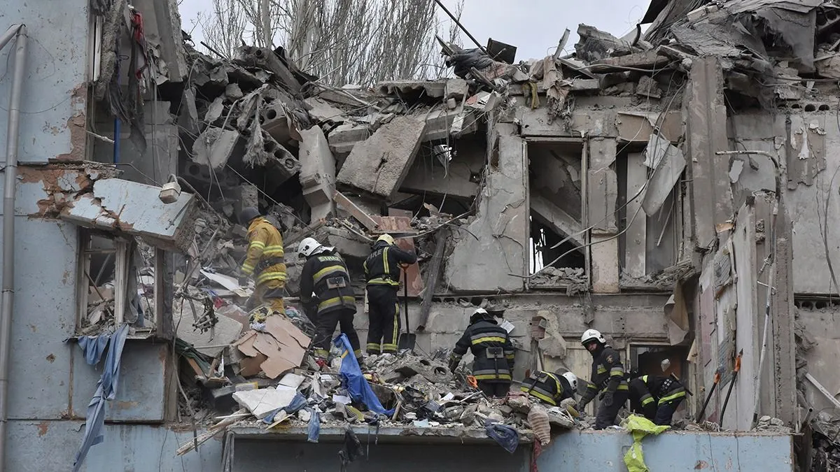 Döbbenetes videó Ukrajnából: egy kicsi gyerek magyarázza egy babának, mi az a légiriadó