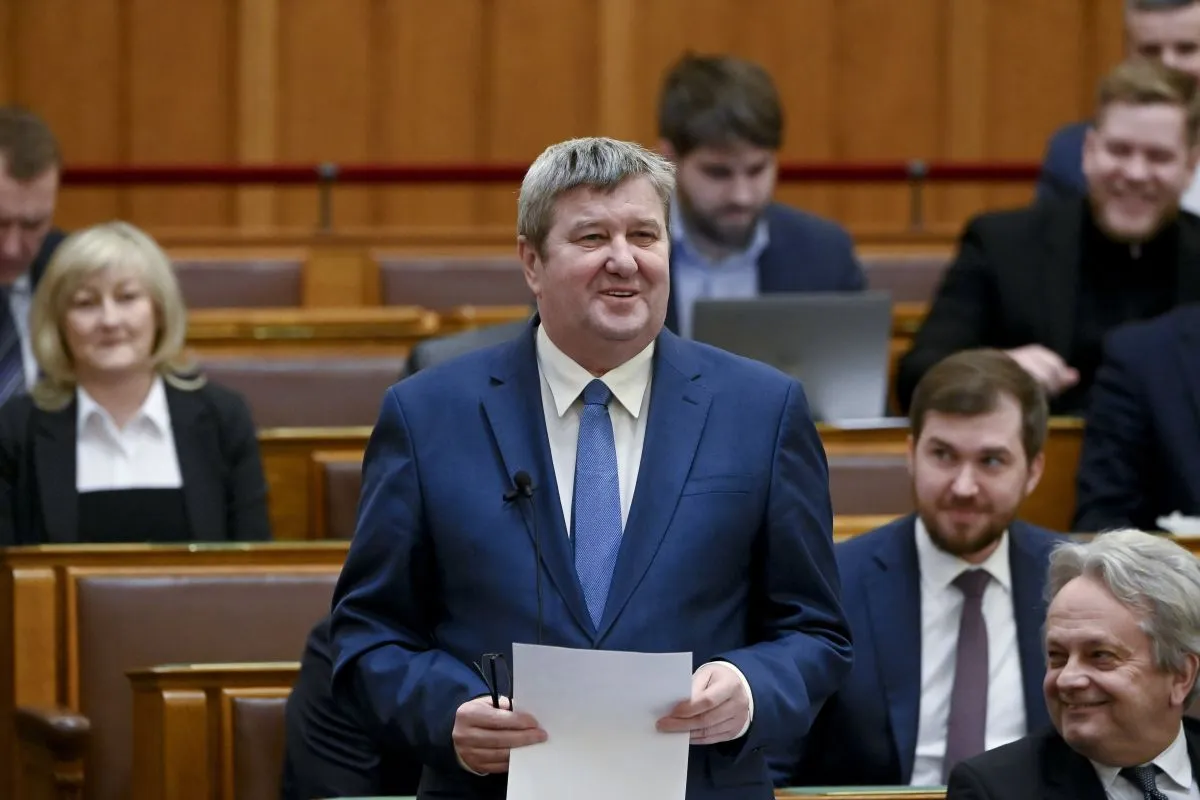 TÁLLAI András
