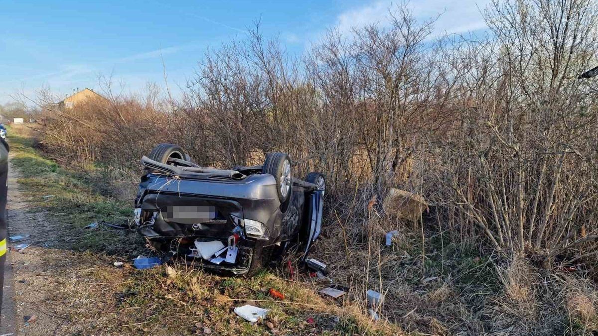 Szörnyű bejelentés, meghalt az autóból kirepülő 24 éves lány - Fotó